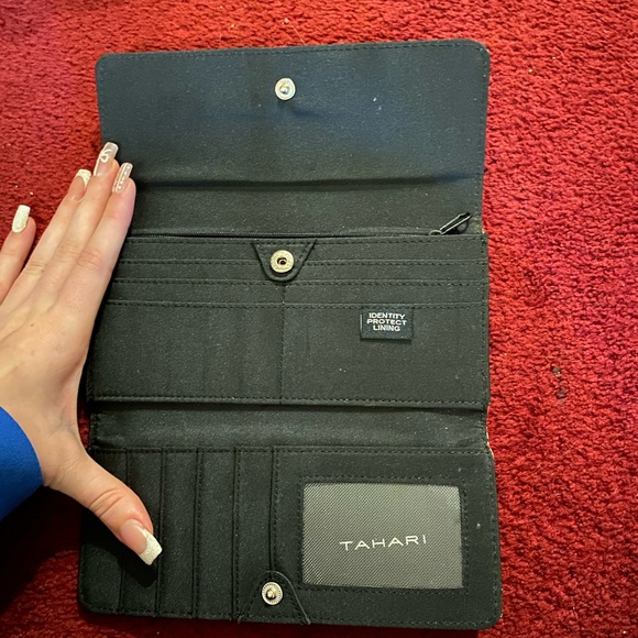 Tahari wallet - Picture 3 of 4